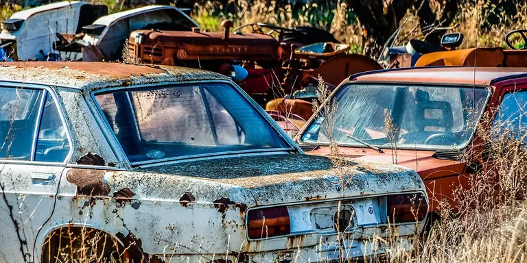 Saturació de vehicles abandonats a la via pública del Morell
