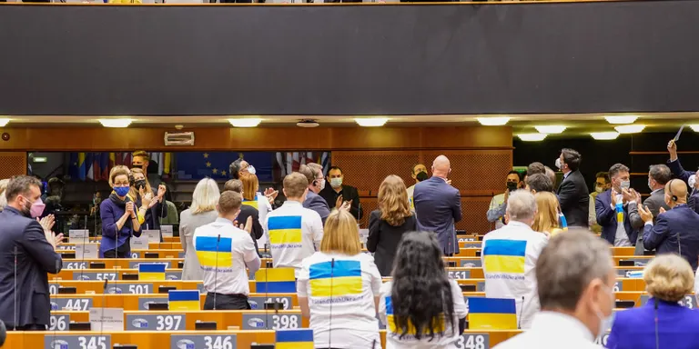 L'Eurocambra demana donar a Ucraïna "l'estatus de candidat a la UE"