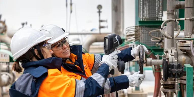 Repsol obre inscripcions per a un nou curs d'operador/a de planta química