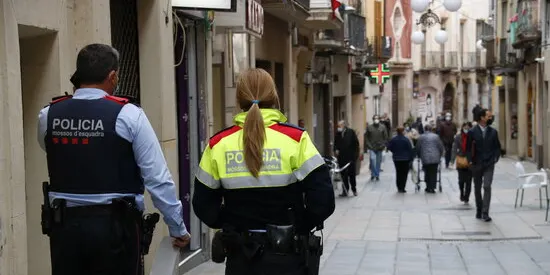 Valls viu nous episodis de violència amb la crema d’un cotxe de la Policia Local