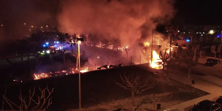 Els Mossos detenen un home per l'incendi del camping Enmar de Pineda