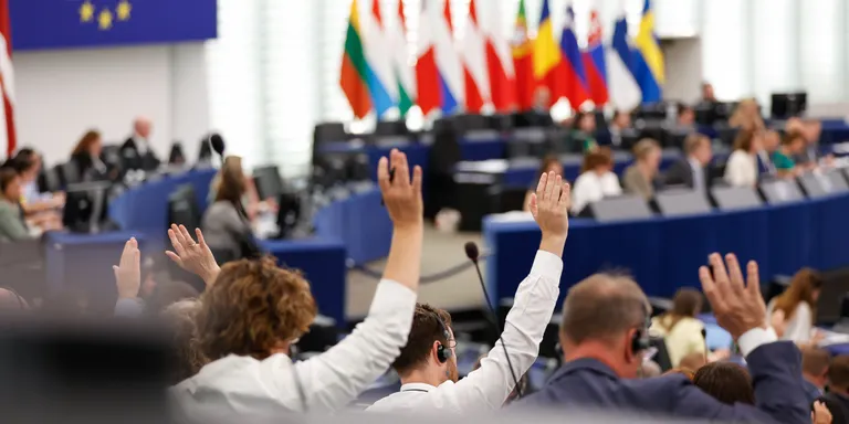 El català a l'Eurocambra, una promesa fallida de la taula de diàleg que torna com a condició a la investidura de Sánchez