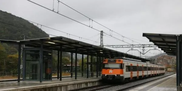 Un atropellament mortal a la via del tren entre Sant Vicenç de Calders i Calafell provoca afectacions en diverses línies