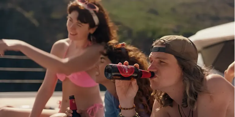 Un solsoní apareix al nou anunci d'estiu d'Estrella Damm