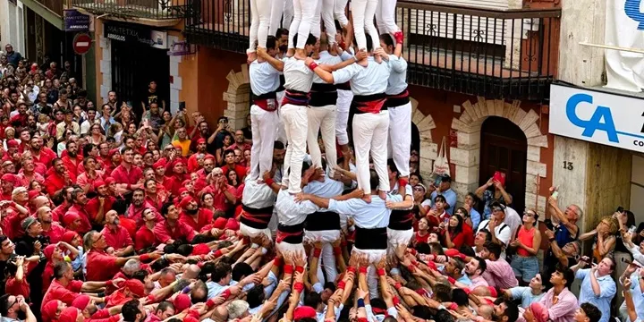 Bona diada de Santa Rosalia per als Nois de la Torre