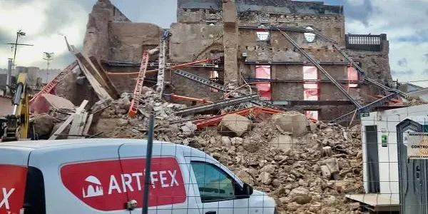 S’ensorra bona part de l’edifici de Cal Guivernau de Roda de Berà