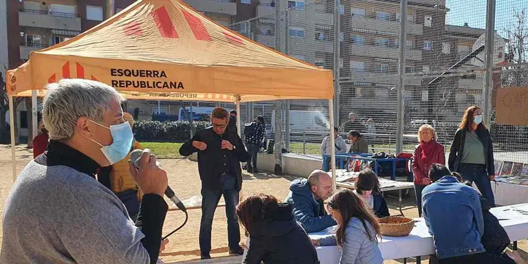 ERC-JxP fa un acte reivindicatiu per demanar que s'acabin les obres de la Biblioteca de Poblenou