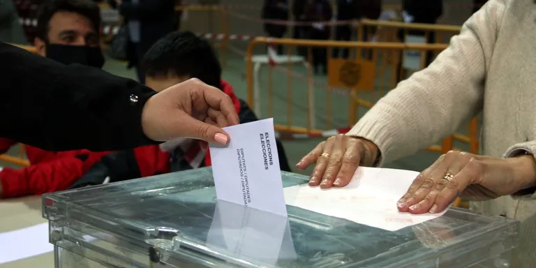 La participació fins a les 18h és del 45,7%, 22 punts menys que les eleccions del 2017
