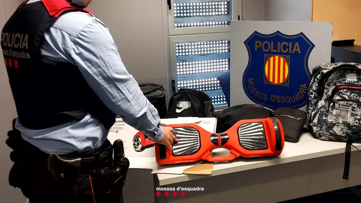 Els Mossos detenen un jove de 18 anys a Cambrils per cometre 18 robatoris en vehicles