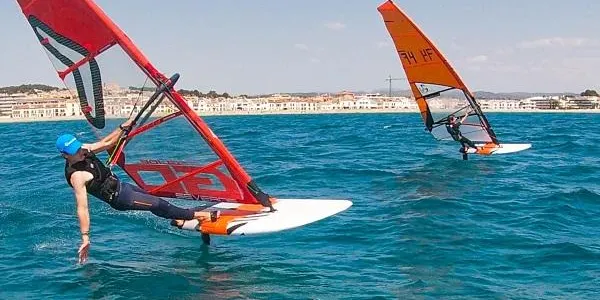 13 regatistes del CM Altafulla participen en el Campionat de Catalunya de Windsurf a Salou