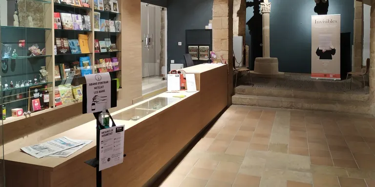 Puja l'atur, però a un ritme més baix que en mesos anteriors