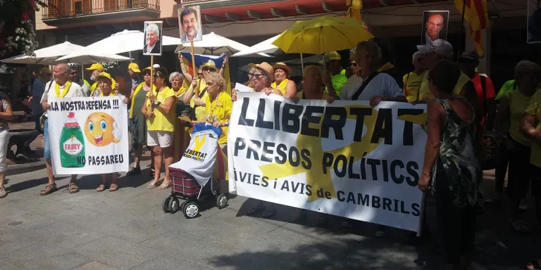 Els avis i àvies per la Llibertat de Cambrils, disconformes amb la manera de fer dels polítics independentistes