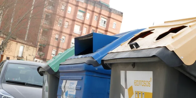 Rubí millora hàbits de reciclatge però continua per sota del 30%