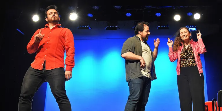 Els teatres aixequen de mica en mica el teló