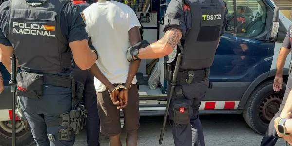 Un operatiu contra el top manta se salda amb 19 detinguts a Salou