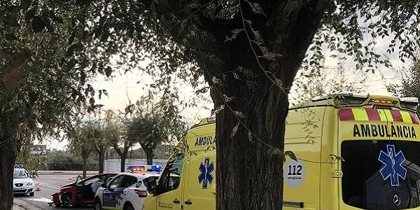 Un accident de trànsit amb danys materials obliga a tallar la circulació al carrer Alcalde Pijuan d’Altafulla