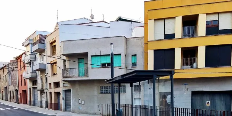 Entra en funcionament la parada de bus del carrer Sant Pere