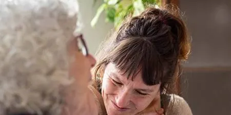 Més de 1.100 persones rebran la prestació de persona cuidadora no professional a la demarcació de Tarragona