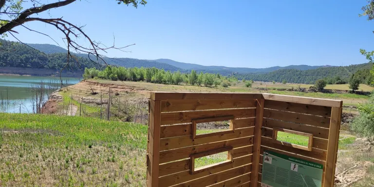 Camina Pirineus instal·la aguaits d'aus al voltant del pantà de Rialb