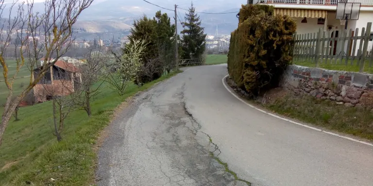 Talls intermitents al camí de la Bastida per obres d’arranjament del ferm
