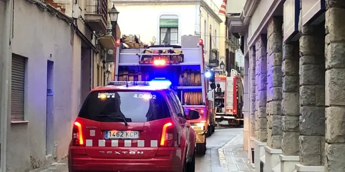 Extingit l'incendi de la casa okupa del carrer de la Perera