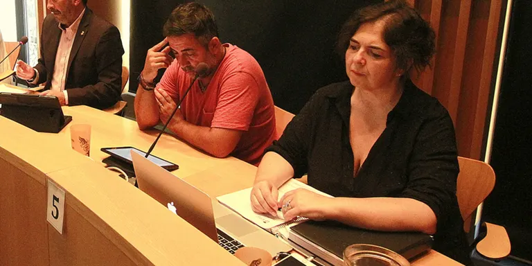 L'alcalde de Blanes retira les competències de govern a la regidora d'Urbanisme mentre Blanes En Comú Podem decideix la continuïtat del pacte de govern en una assemblea