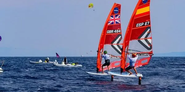 El regatista del CM Altafulla, Àlex Martí, mostra el seu talent en el Campionat d’Europa Junior d’IQFoil