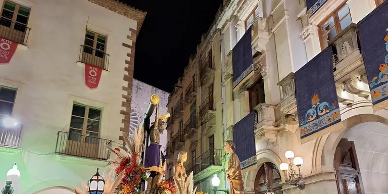 La Processó del Sant Enterrament torna a desfilar pels carrers de Valls