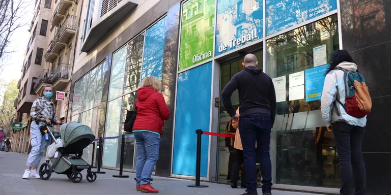 Catalunya acaba el 2022 amb 346.338 aturats, la xifra més baixa en quinze anys al desembre