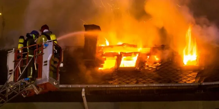 Un incendi afecta l'edifici Tiffany's de la Massana