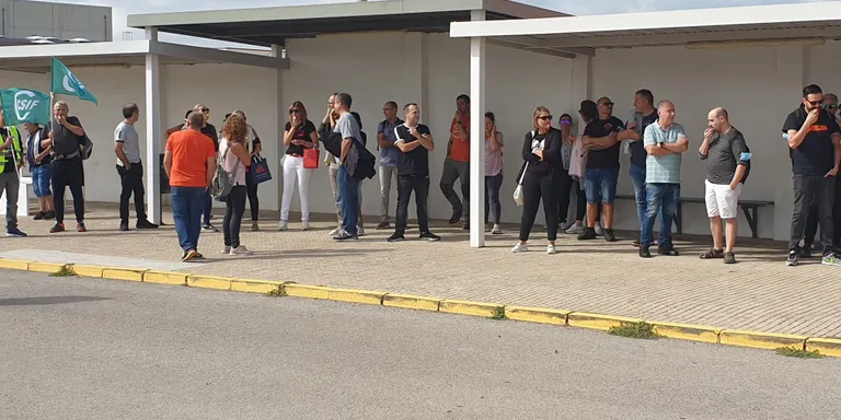 La plantilla de Lear Valls torna a plantejar la vaga