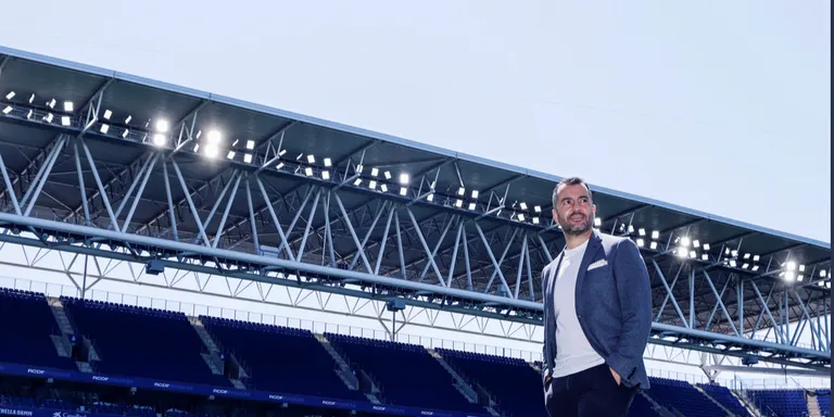 Diego Martínez trepitja la gespa de l’Espanyol