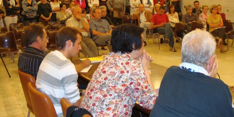 El ple de la Seu reclama estudiar desgravacions fiscals per a les famílies amb fills que estudien fora