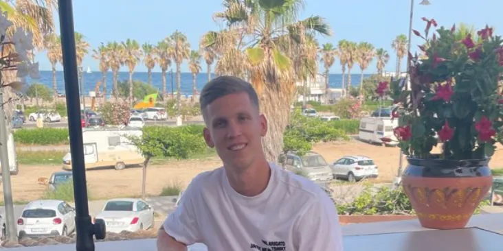 Roben a Dani Olmo en ple carrer de València