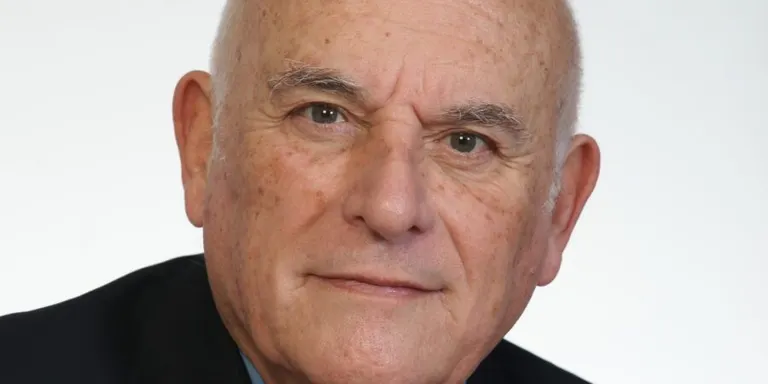 El doctor Pere Mestres inicia el nou curs de l'Aula de la Gent Gran de Cambrils