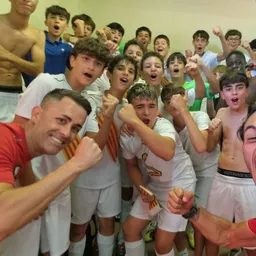 L'Infantil C del CF Parets guanya els playoffs i puja de categoria - episode art
