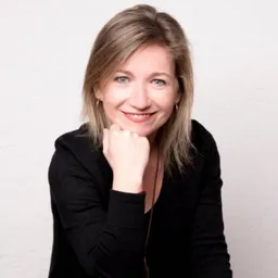 Entrevistes de la Justa del 14/7/2017 — Calendari solidari de Dona i Empresa i donació a Camoapa; creixement de l’associació; addicció al mòbil (nomofòbia, fubbing) i enquesta al carrer - episode art