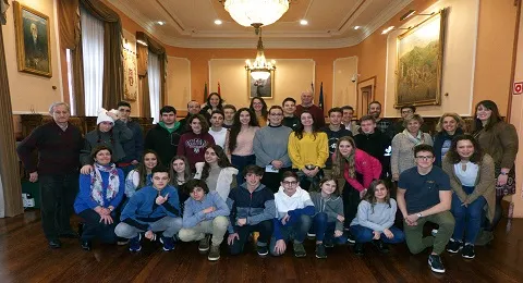 RECEPCIÓN A UN GRUPO DE ESTUDIANTES QUE PARTICIPAN EN UN INTERCAMBIO DE IRUNGO LA SALLE