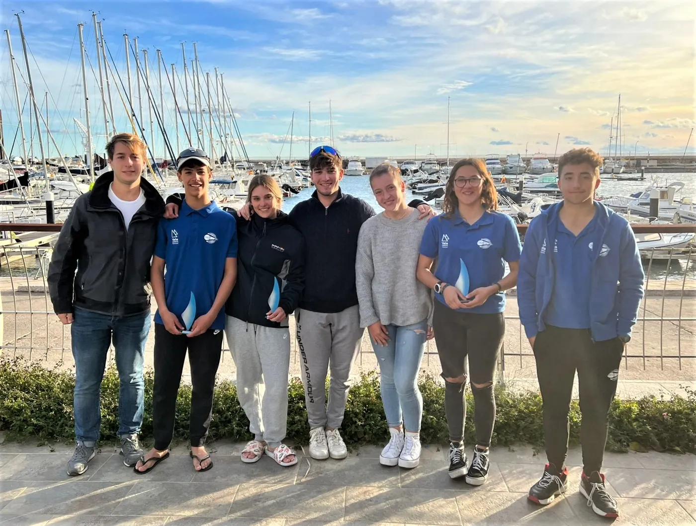 Laura Williams i Joan Fargas, regatistes del Club Nàutic Cambrils, pugen al pòdium de la Halloween Race de Salou