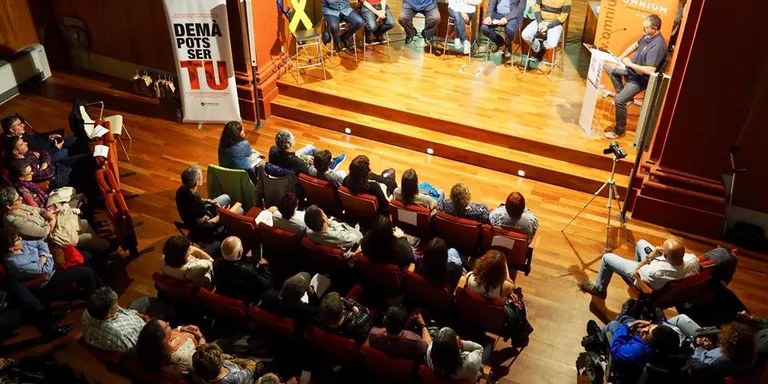 La taula rodona 'Educar en la llibertat d'expressió' reivindica a la Seu la necessitat de poder debatre a les aules