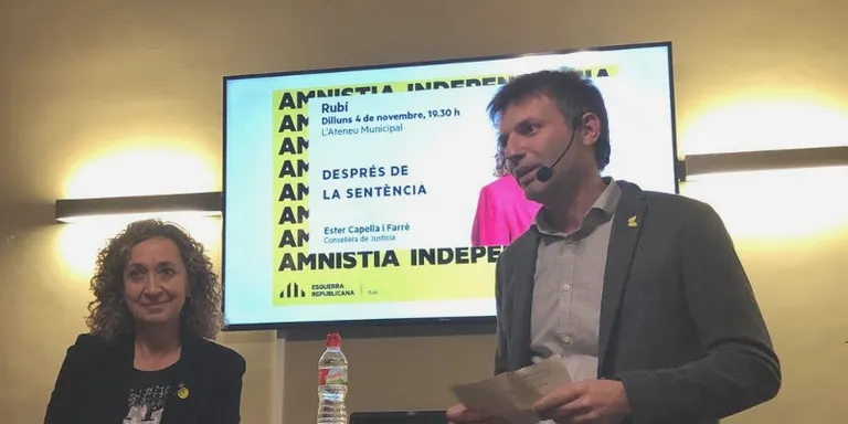 La consellera de Justícia, Ester Capella, visita Rubí i demana el vot per ERC