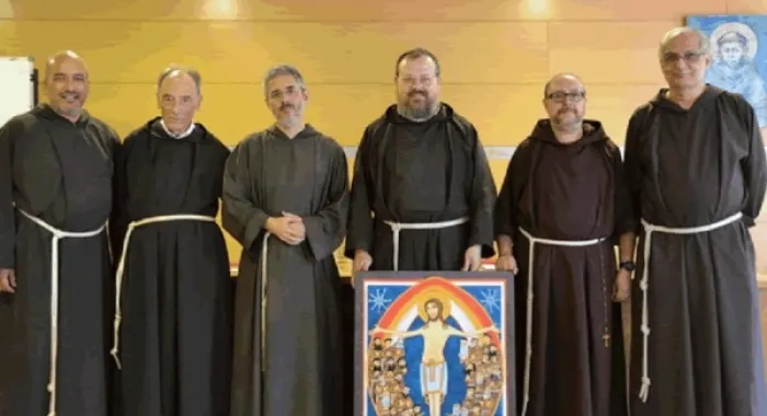 Fra Eduard Rey acompanyat dels altres membres de la junta
