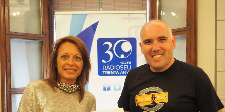 'Carretera i Manta' celebra els 20 anys en antena amb el lliurament d'un xec a Aliments per a la Solidaritat i un sorteig