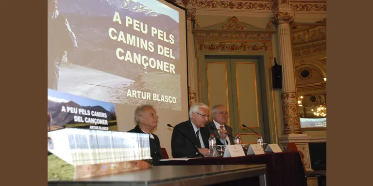 Presentada al Liceu l'obra 'A peu pels camins del cançoner, en imatges', d'Artur Blasco