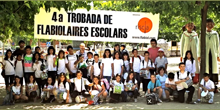 La ZER Narieda participa en una trobada escolar de flabiolaires