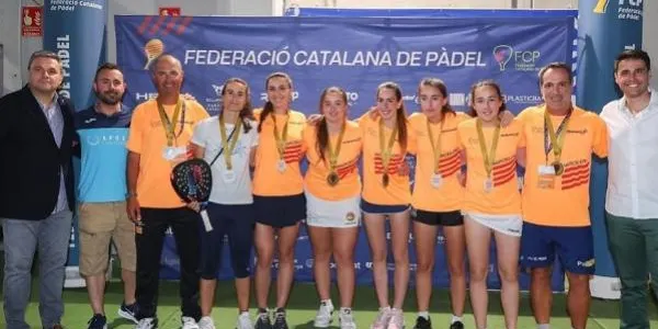 La palista Anna Ortiz s’endú el títol del Campionat de Catalunya de Seleccions Provincials amb l’equip de Barcelona