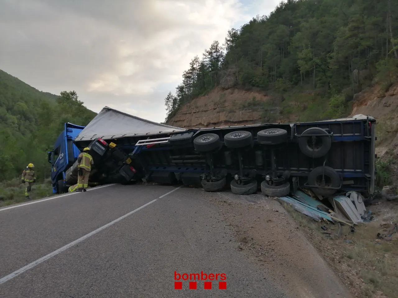 Detingut el conductor del camió accidentat a Lladurs per conduir begut