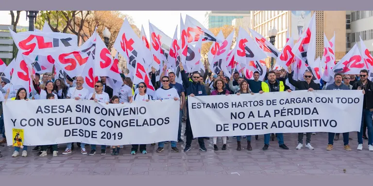 Uns 400 treballadors de la química convocats per l’STR es manifesten per denunciar la pèrdua de poder adquisitiu dels salaris