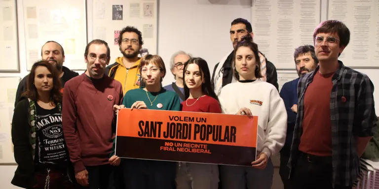 Editorials, llibreries, autors i col·lectius socials denuncien la "privatització" de Sant Jordi