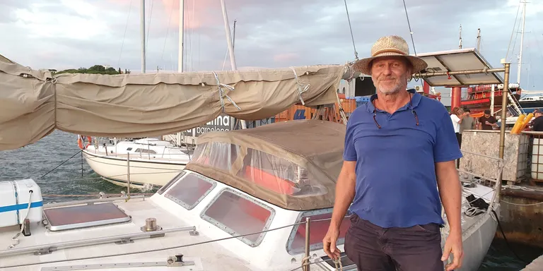 Entrevistem a Ralph Bender, que se'n va a fer la volta al món en veler i en solitari